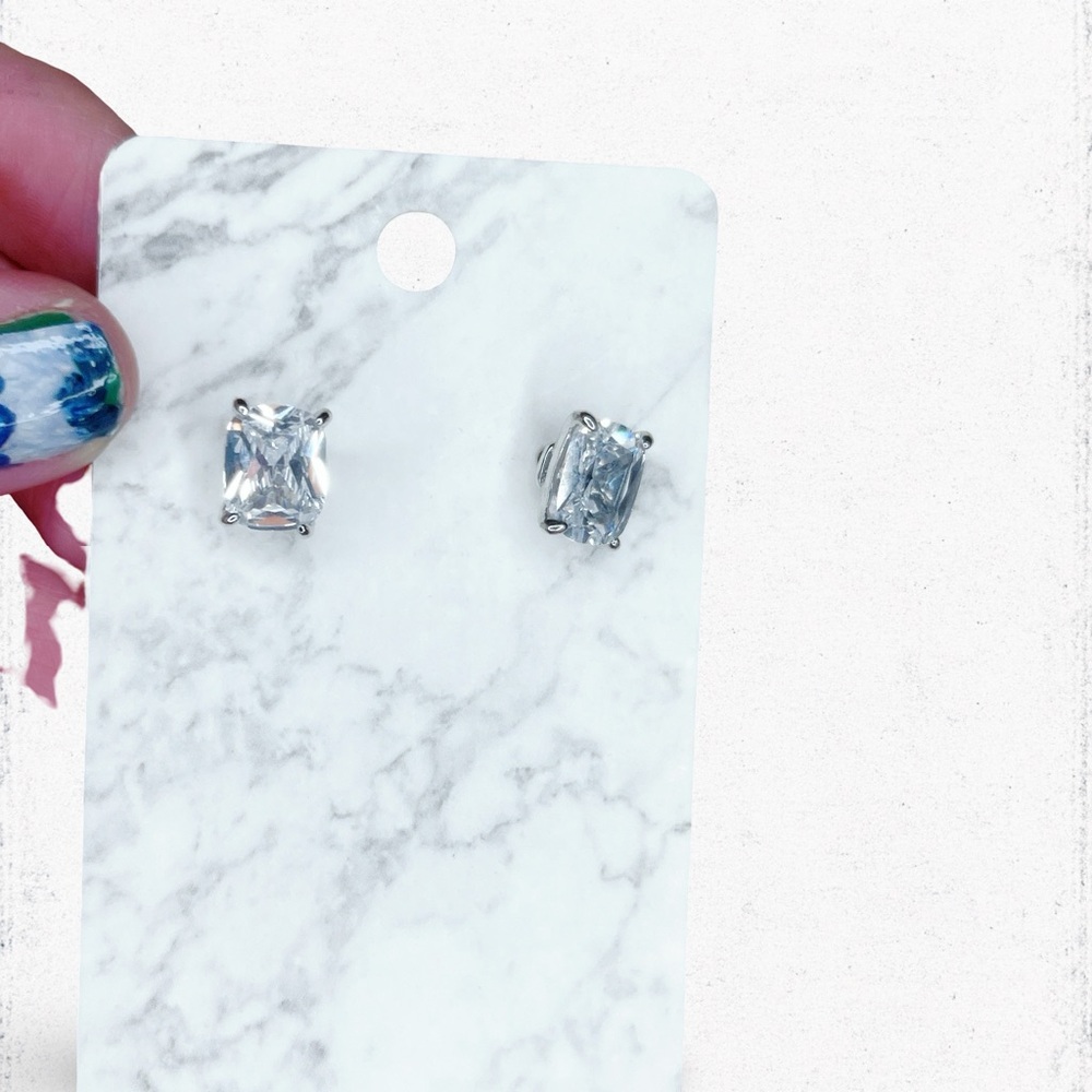 4926u. Glass Bling Stud Earrings